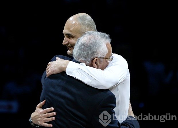 Anadolu Efes'ten Naumoski'ye büyük onur