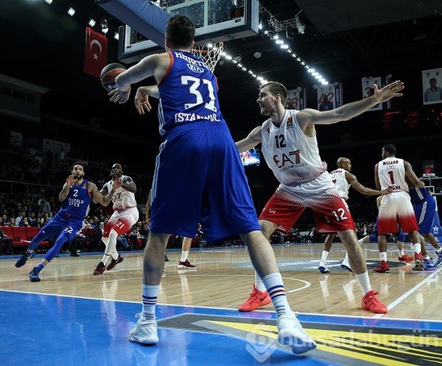 Anadolu Efes'ten Naumoski'ye büyük onur