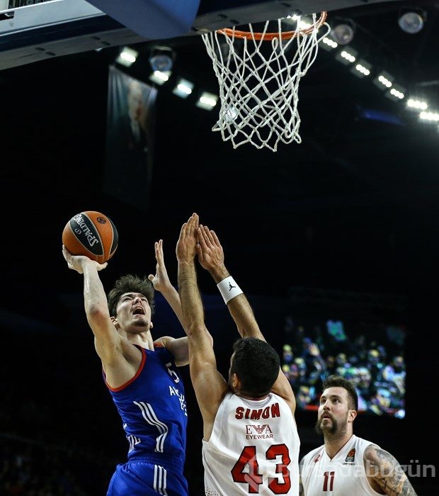 Anadolu Efes'ten Naumoski'ye büyük onur