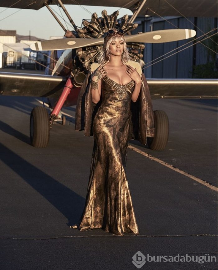 Harper's Bazaar'ın 150. sayısında Rihanna vardı