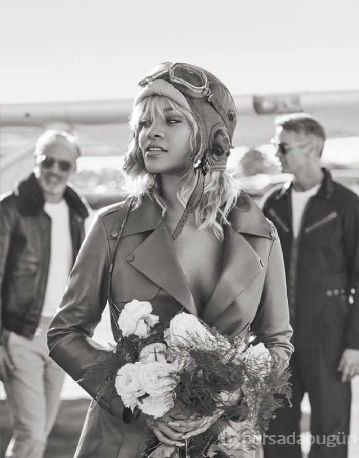 Harper's Bazaar'ın 150. sayısında Rihanna vardı