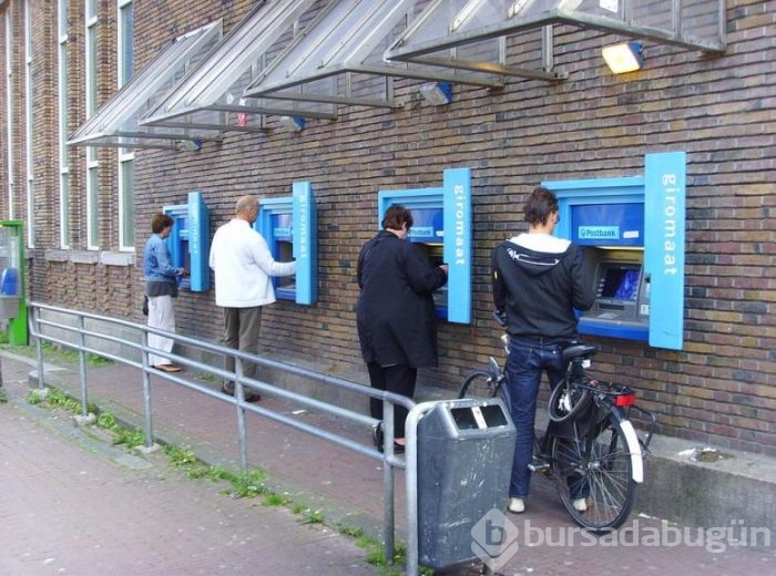 ATM'de para çekerken görüntülenen 13 enteresan tip