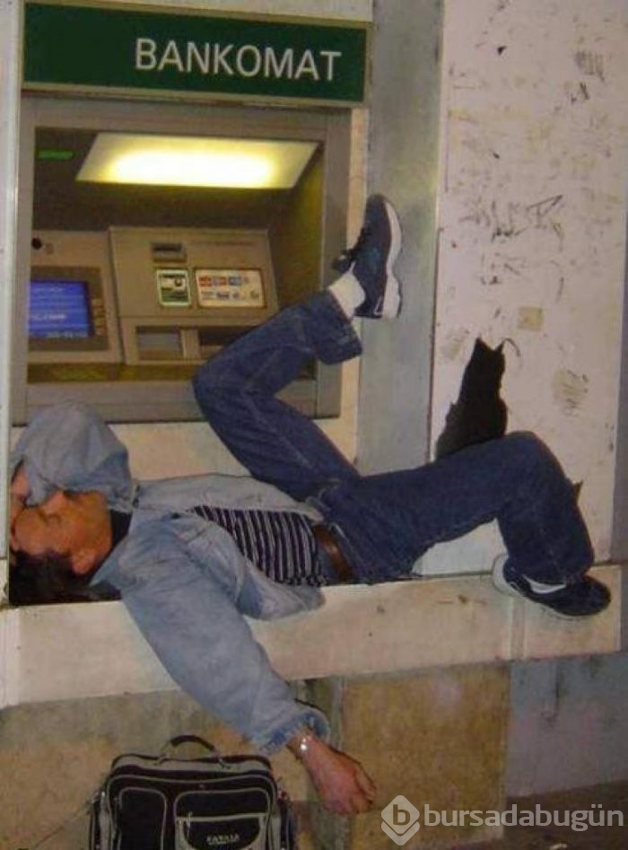 ATM'de para çekerken görüntülenen 13 enteresan tip