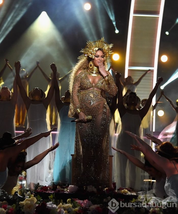 Beyonce Grammy gecesine damgasını vurdu