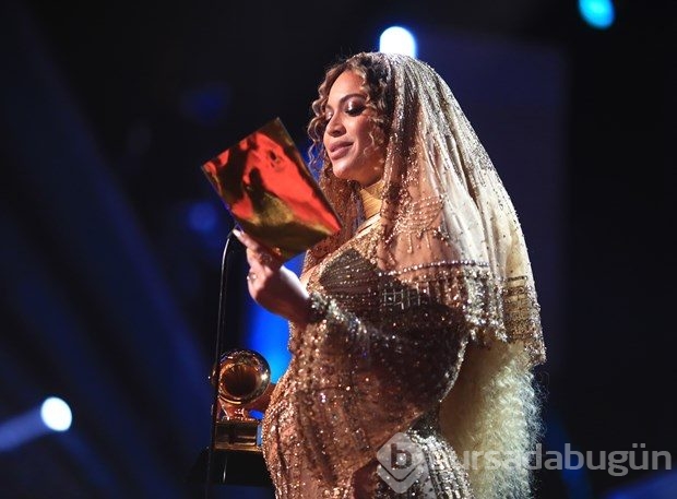 Beyonce Grammy gecesine damgasını vurdu
