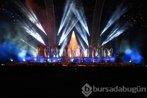 Beyonce Grammy gecesine damgasını vurdu