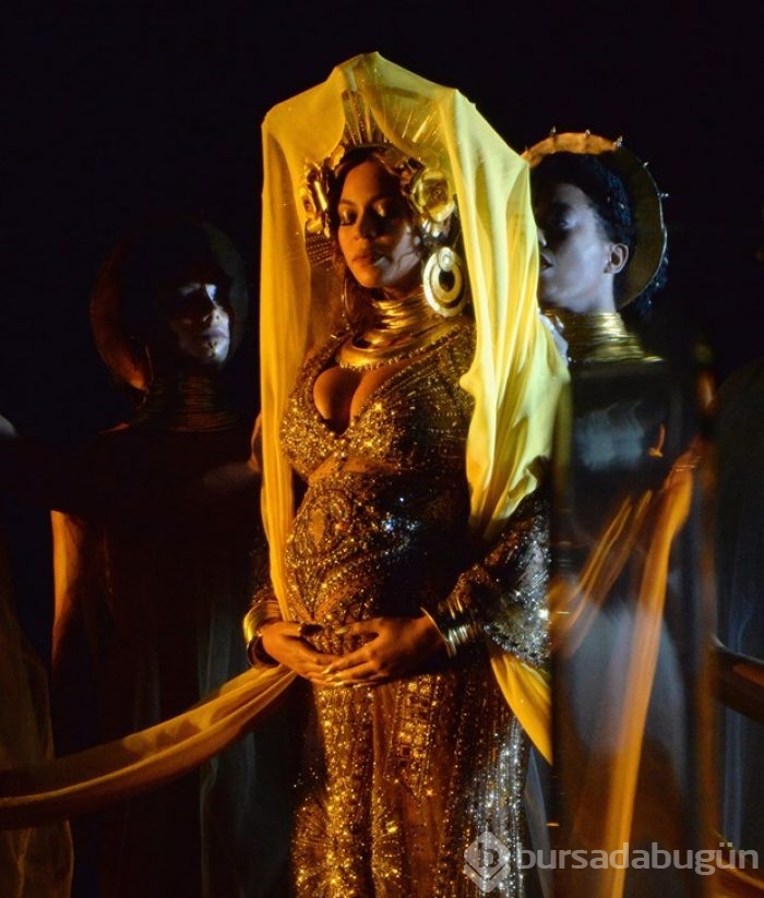 Beyonce Grammy gecesine damgasını vurdu