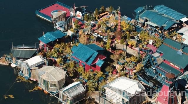 Şehri terk edip kendilerine 'seyyar ada' yaptılar