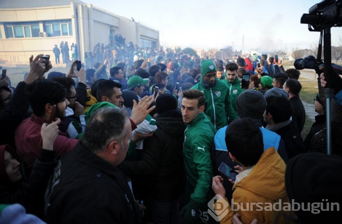 Bursasporlu taraftarlar Özlüce'ye akın etti