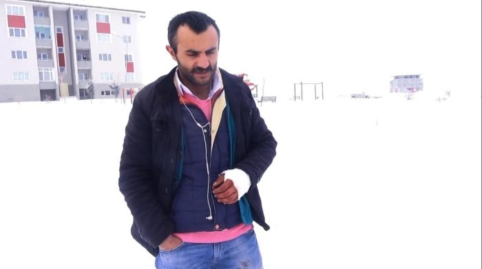 Kurtları korkutmak isterken kendini vurdu