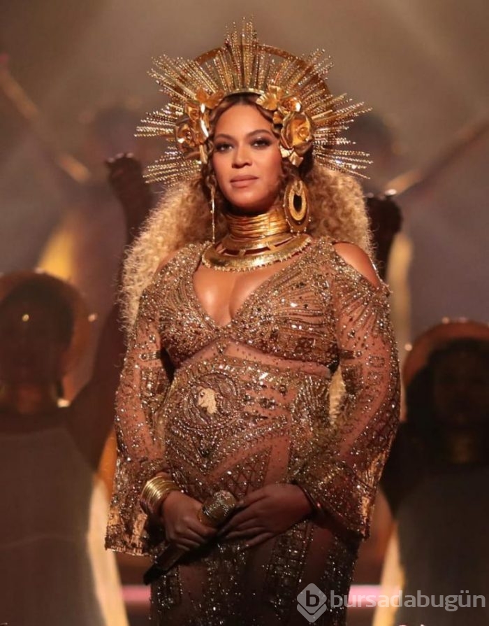 Beyonce'nin Grammy'de giydiği kıyafetinde ilginç detay...