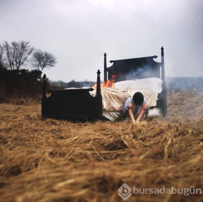 Gördüğü kabusları fotoğrafladı
