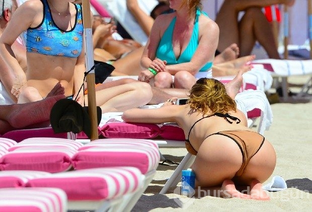 Bella Thorne, Karayipler'de tatil yapıyor