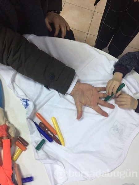 Ünlülerden kimsesiz çocuklar için proje: Kimsesiz renkler