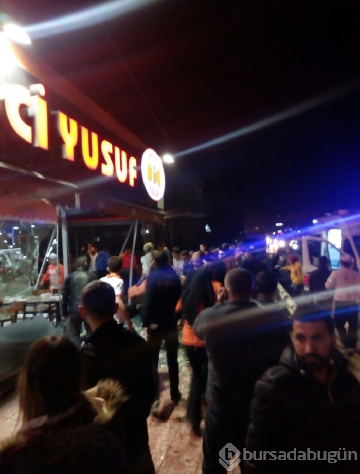 Bursa'da feci kaza! Köfteci Yusuf'a araç daldı	