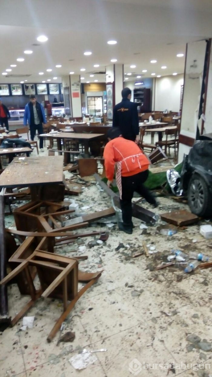Bursa'da feci kaza! Köfteci Yusuf'a araç daldı	