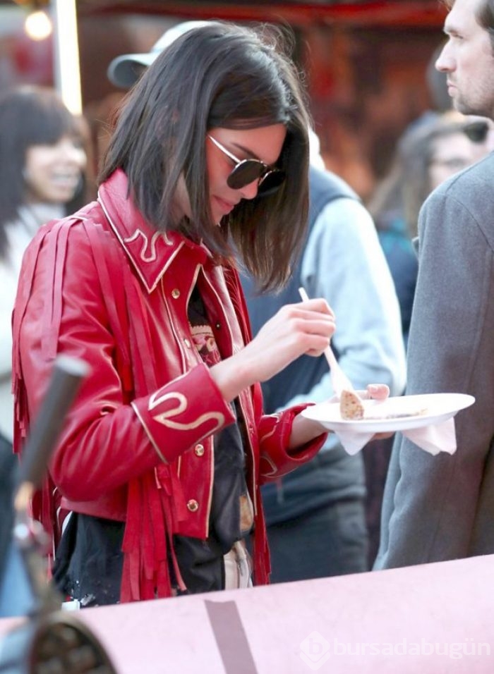 Kendall Jenner semt pazarında
