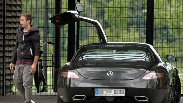 Ünlüler ve lüks otomobilleri