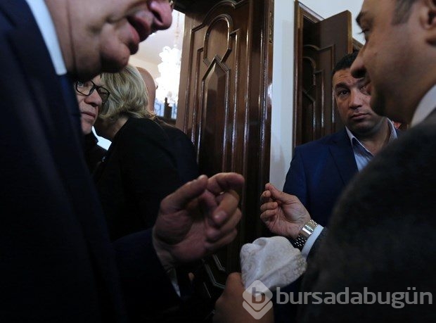 Le Pen ile müftü arasında başörtüsü krizi