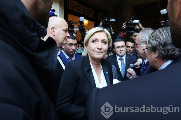 Le Pen ile müftü arasında başörtüsü krizi