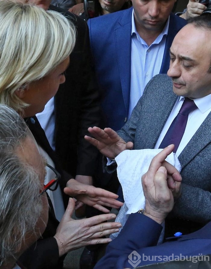 Le Pen ile müftü arasında başörtüsü krizi