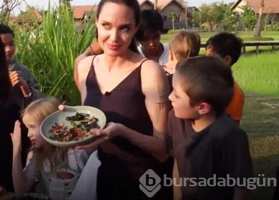 Angelina Jolie örümcek yedi, çocuklarına da yedirdi!