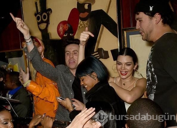 Kendall Jenner'ın altın dişleri olay oldu!