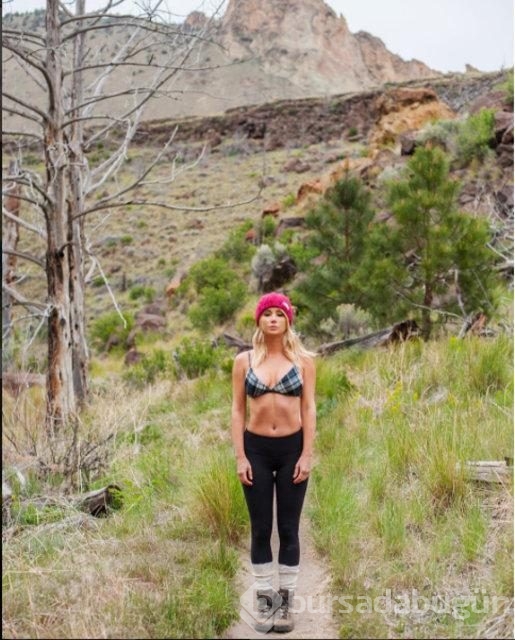 Playboy modelinin doğa yürüyüşü fotoğrafları sosyal medyayı sallıyor
