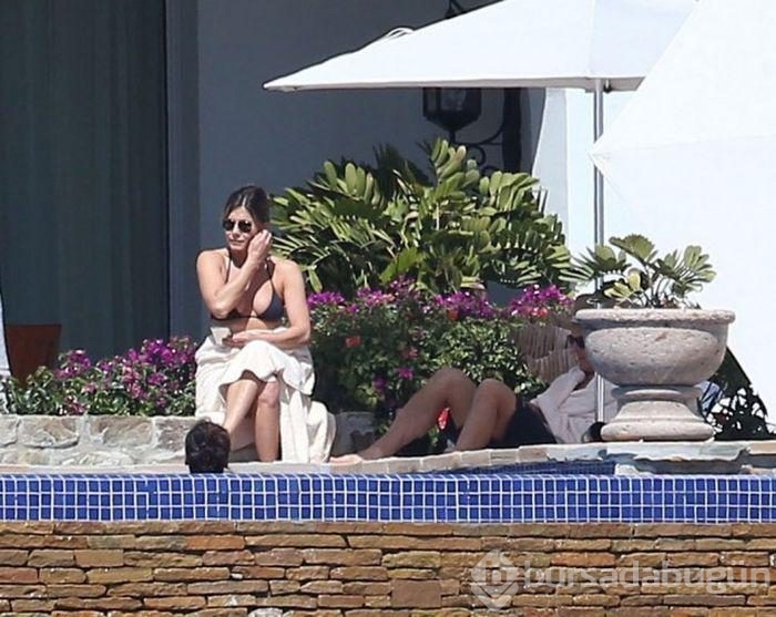 Jennifer Aniston bikiniyle görüntülendi