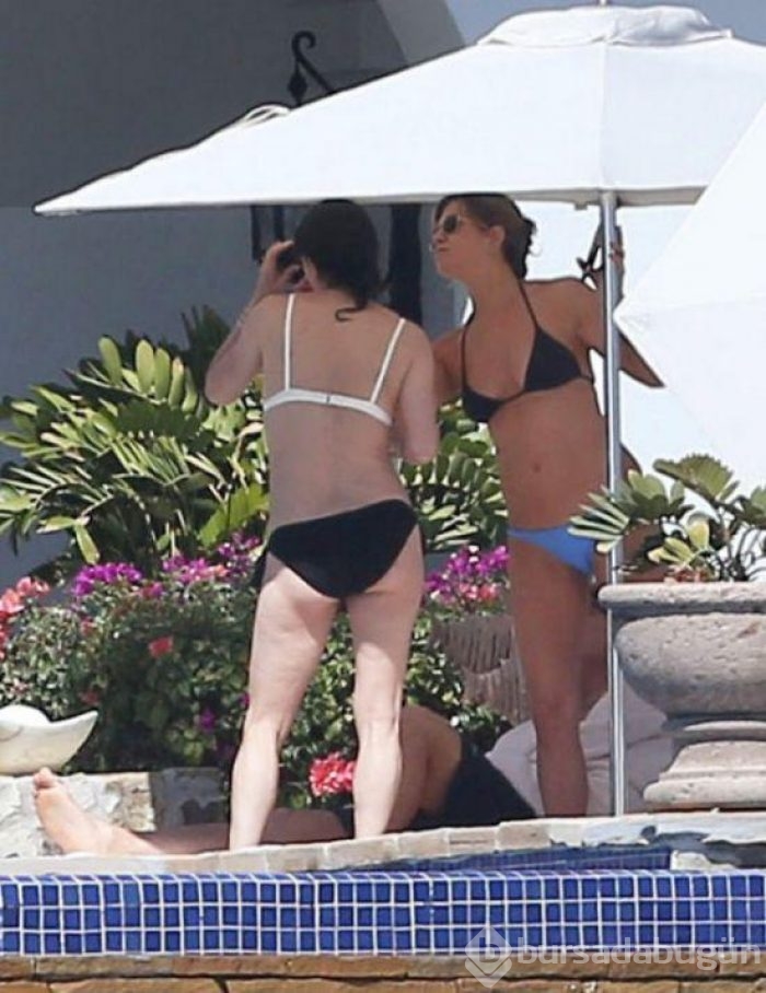 Jennifer Aniston bikiniyle görüntülendi