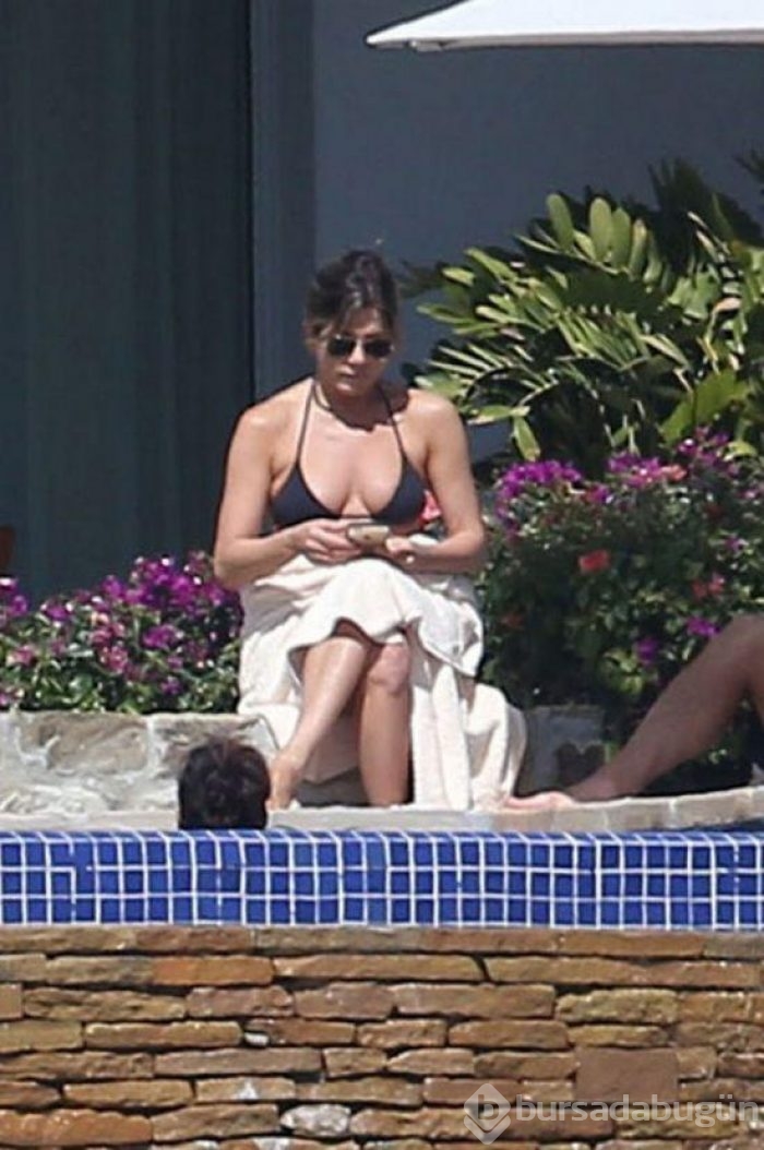 Jennifer Aniston bikiniyle görüntülendi