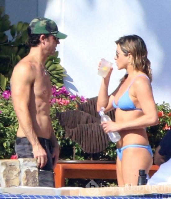 Jennifer Aniston bikiniyle görüntülendi