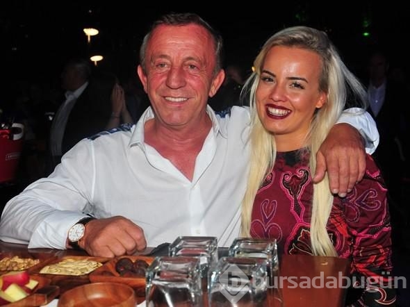 Ali Ağaoğlu'nun sevgilisi isyan bayrağını çekti