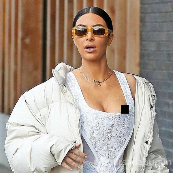 Kim Kardashian'dan inanılmaz frikik