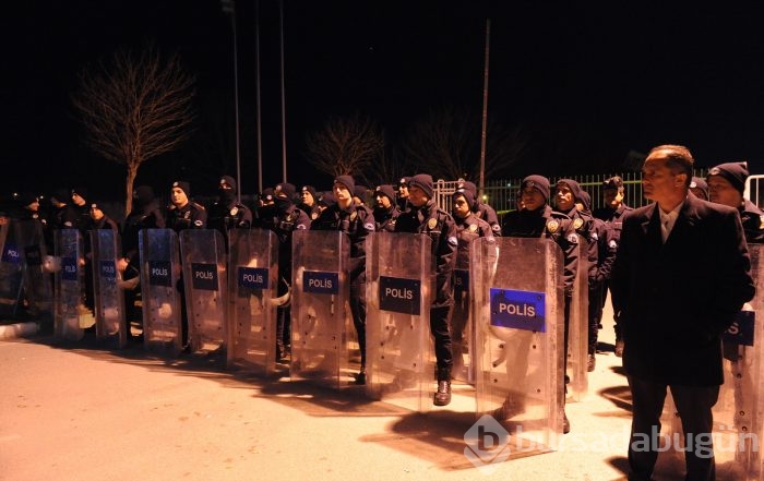 Bursasporlu taraftarlar, yönetimi protesto etti
