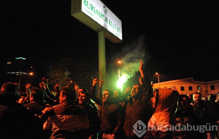 Bursasporlu taraftarlar, yönetimi protesto etti
