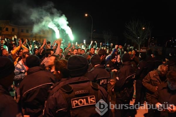 Bursasporlu taraftarlar, yönetimi protesto etti

