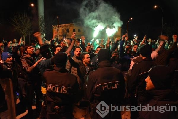 Bursasporlu taraftarlar, yönetimi protesto etti
