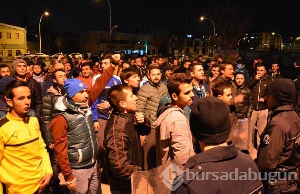 Bursasporlu taraftarlar, yönetimi protesto etti
