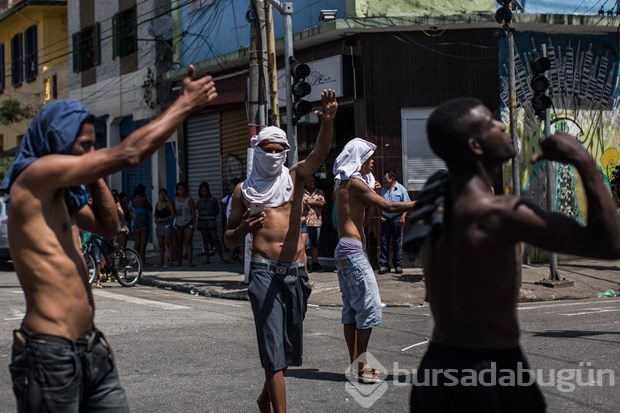 Krizlerin gölgesinde Rio Karnavalı...