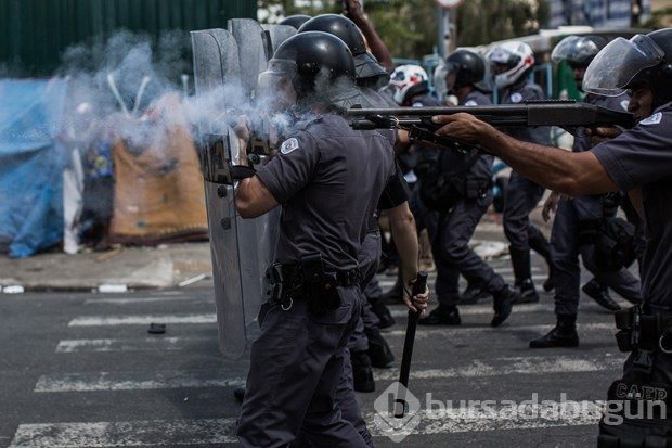 Krizlerin gölgesinde Rio Karnavalı...
