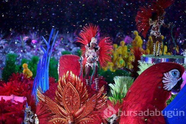Krizlerin gölgesinde Rio Karnavalı...