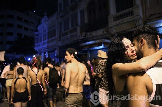 Krizlerin gölgesinde Rio Karnavalı...
