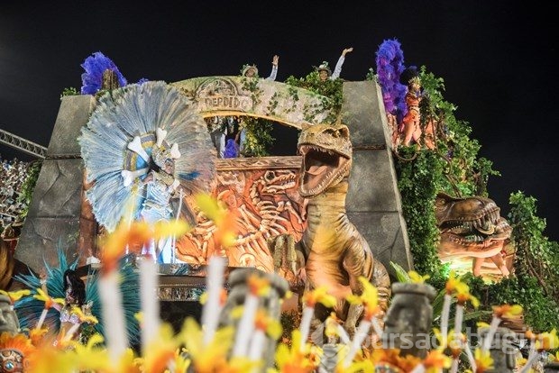 Krizlerin gölgesinde Rio Karnavalı...
