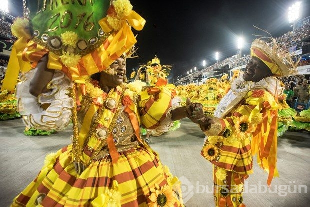 Krizlerin gölgesinde Rio Karnavalı...