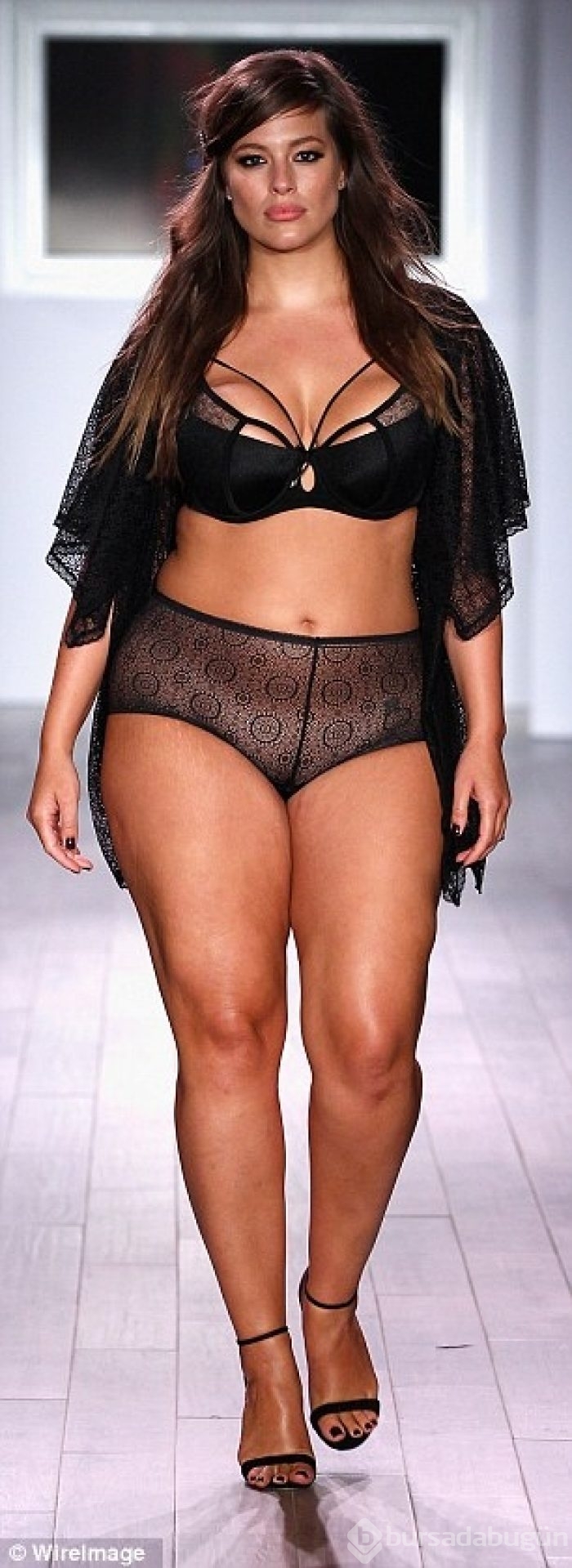 Ashley Graham ilgi odağı oldu