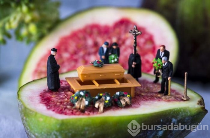 Oyuncak figürlerle yaratıcılığını konuşturdu