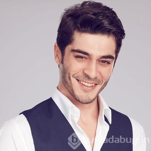 Hangi ünlü kaç yaşında?