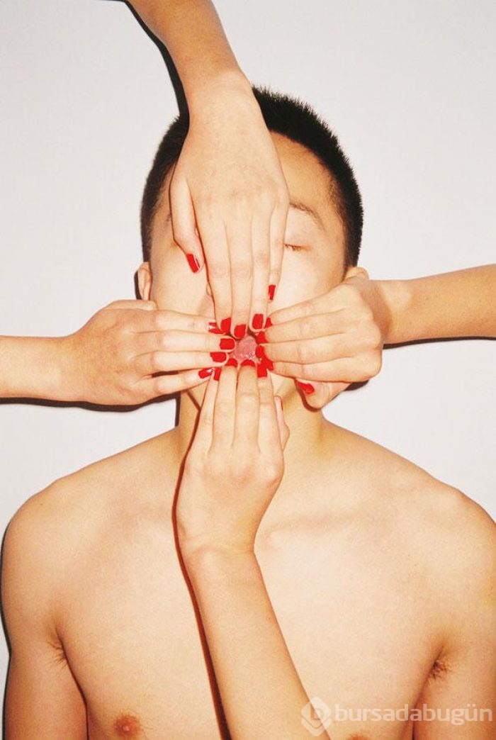 Tartışma yaratan Çinli fotoğraf sanatçısı Ren Hang hayatını kaybetti