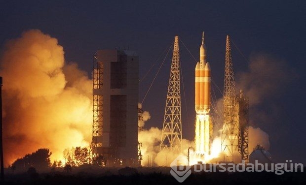 Trump'tan NASA'ya: Ay'a bir an önce gidin!
